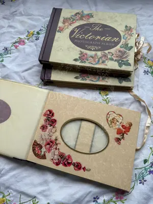 The Victorian Photograph Album (Large)